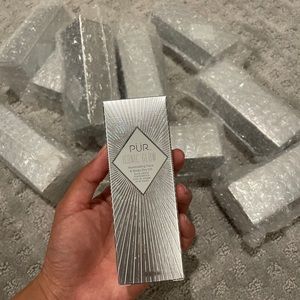 2x PÜR
Crystal Clear Iconic Glow Face & Body Oil